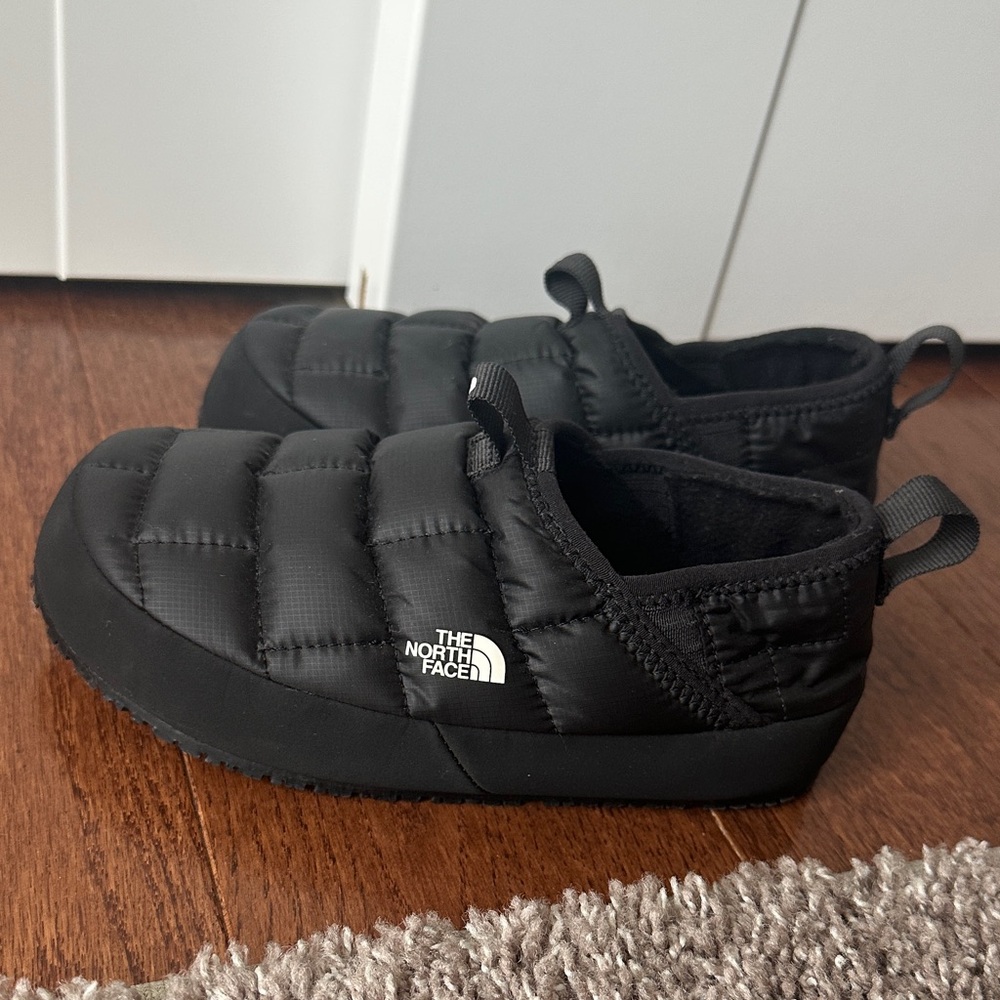 The North Face Kids' Cozy Black Mules